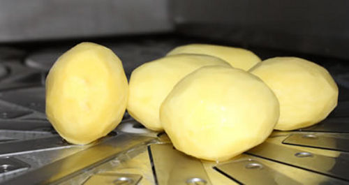 Очищенный картофель для приготовления чипсов своими руками