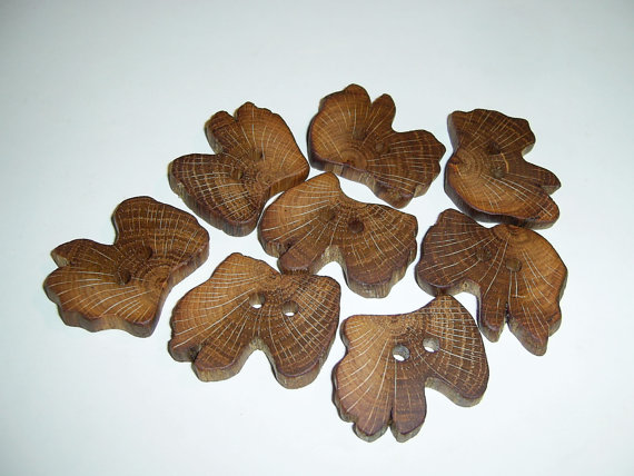 Необычные самодельные деревянные пуговицы