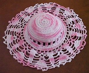 Женская шляпка плетеная из ниток